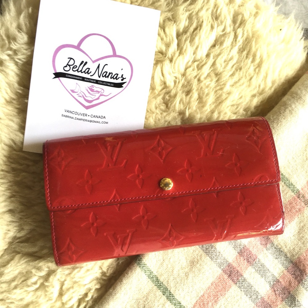 Rare Apple Red Louis Vuitton Pomme D’amour Monogram Vernis Sarah Wallet